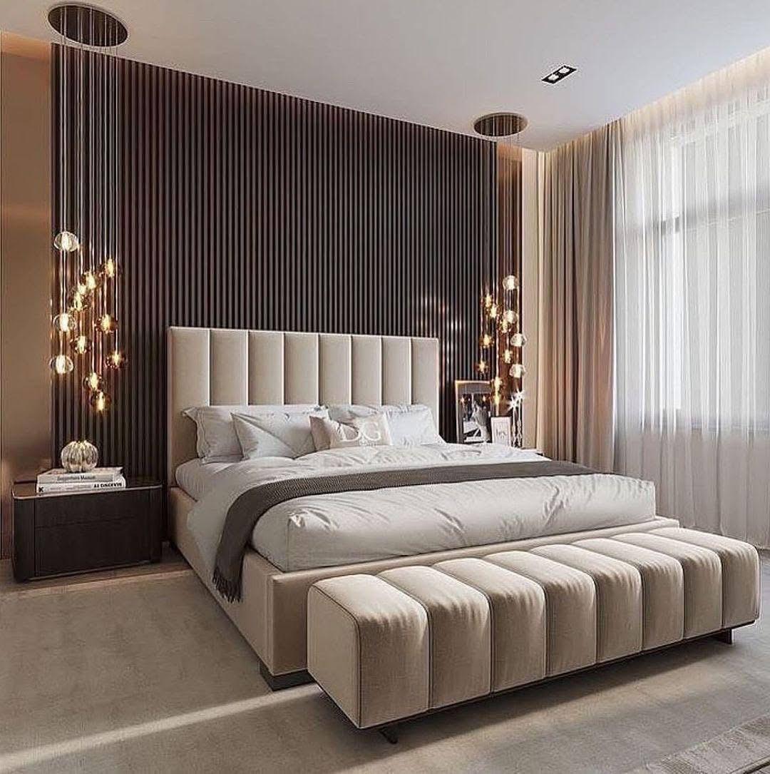 Bed with hydraulic storage