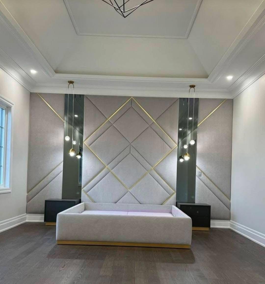 Bed with hydraulic storage